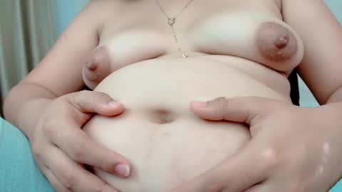 Snapshot of littlemolly_pregnant chatting on October 2025 11:56:02 PM Sarahs Room online show from October 2025 11:56:02 PM