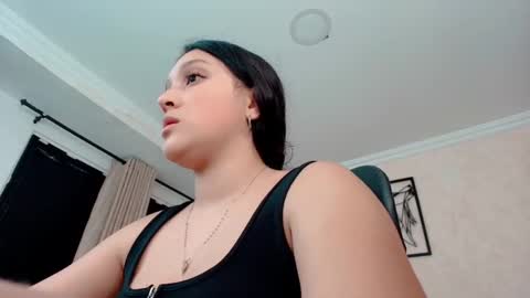 Snapshot of littlemolly_pregnant chatting on October 2025 09:16:01 PM Sarahs Room online show from October 2025 09:16:01 PM