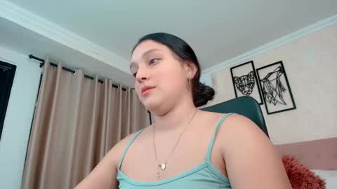Snapshot of littlemolly_pregnant chatting on November 2025 10:54:02 PM Sarahs Room online show from November 2025 10:54:02 PM
