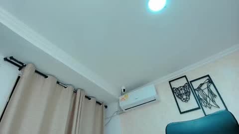 Snapshot of littlemolly_pregnant chatting on November 2025 09:40:01 PM Sarahs Room online show from November 2025 09:40:01 PM