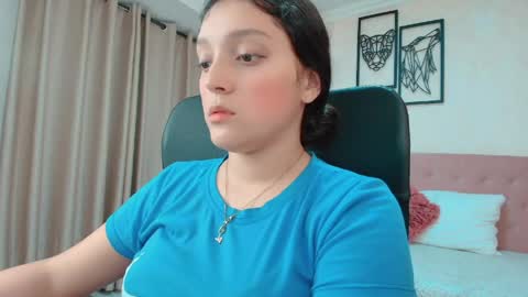 Sarahs Room online show from May 2026 12:40:01 AM