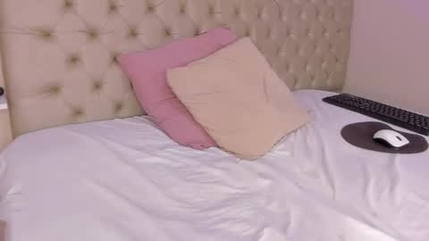 im olivia IG littleolivia01 online show from February 2025 07:59:02 PM