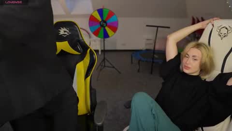 Snapshot of livehub054 chatting on December 2025 11:19:01 AM Sheryl online show from December 2025 11:19:01 AM