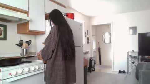 Liv Mirage online show from November 2025 09:25:02 PM