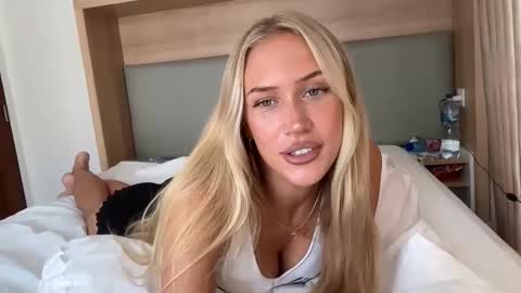 olivia online show from November 2025 03:20:01 AM