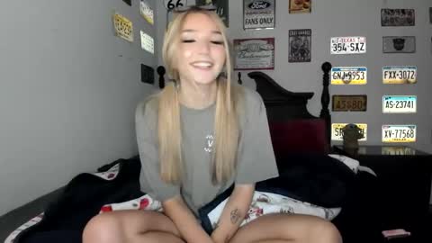 Livvy online show from December 2025 06:08:02 AM