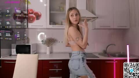 Snapshot of livyybosom chatting on May 2026 05:53:02 PM My name is Livy Nice to meet you Thumbs up please its important online show from May 2026 05:53:02 PM