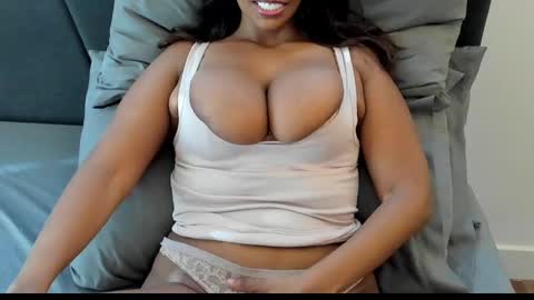 Snapshot of liyanamee chatting on October 2025 11:57:01 PM Liyanamee online show from October 2025 11:57:01 PM