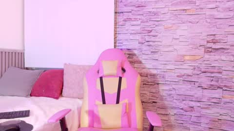 Snapshot of liz_monserrat chatting on November 2025 12:33:02 PM liz_monserrat online show from November 2025 12:33:02 PM