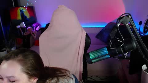 LIzaSwan online show from November 2025 06:40:02 PM