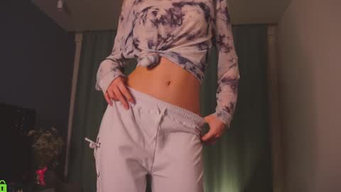 Snapshot of lizbethcoll chatting on December 2024 04:49:01 PM Sunnheart online show from December 2024 04:49:01 PM