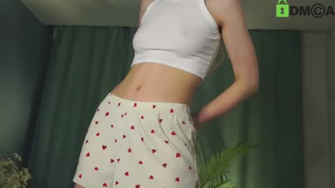 Snapshot of lizbethcoll chatting on January 2025 10:52:01 PM Sunnheart online show from January 2025 10:52:01 PM