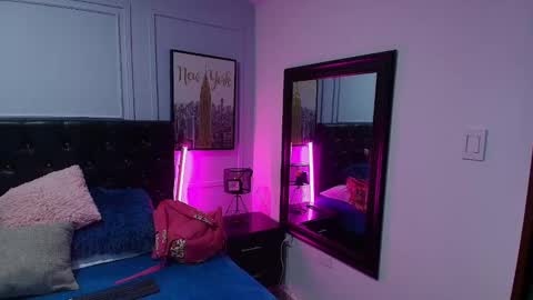 Lizz  online show from December 2024 11:22:02 AM