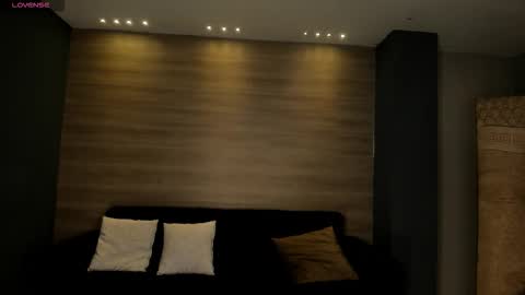 Lizzi  online show from October 2025 08:20:01 PM