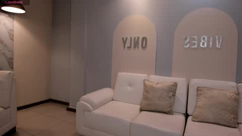 Lizzi  online show from November 2025 09:05:02 PM