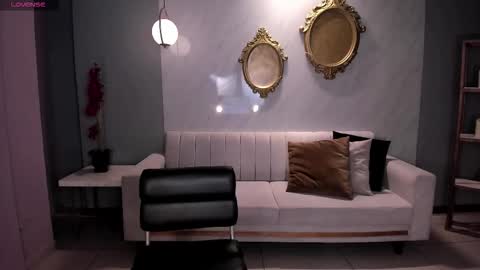 Lizzi  online show from November 2025 09:14:01 PM