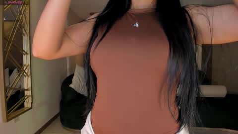 Lizzi  online show from November 2025 09:17:01 PM