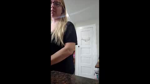 Snapshot of lizzie88showers chatting on December 2025 03:30:02 PM lizzie88showers online show from December 2025 03:30:02 PM