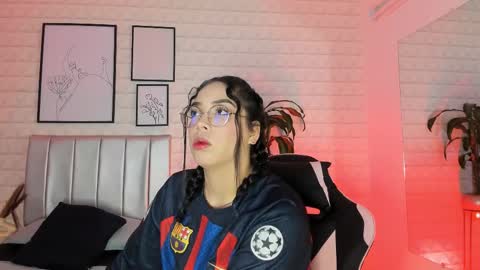 Snapshot of lizzie_evans chatting on February 2026 12:01:02 PM Lizzie online show from February 2026 12:01:02 PM