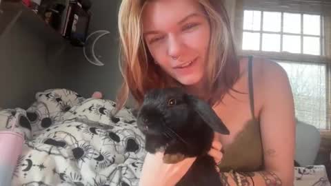 Snapshot of lizzyylovesick chatting on January 2025 02:13:01 PM lizzybunny online show from January 2025 02:13:01 PM