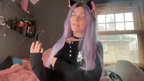 Snapshot of lizzyylovesick chatting on February 2025 02:10:01 PM lizzybunny online show from February 2025 02:10:01 PM