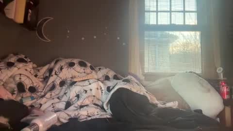 Snapshot of lizzyylovesick chatting on February 2025 04:53:01 PM lizzybunny online show from February 2025 04:53:01 PM