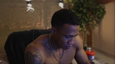 Snapshot of logan_varela chatting on October 2025 10:06:02 PM logan_varela online show from October 2025 10:06:02 PM