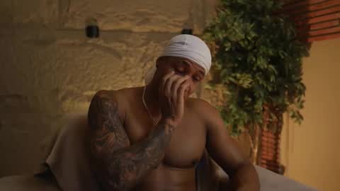 Snapshot of logan_varela chatting on October 2025 12:23:01 PM logan_varela online show from October 2025 12:23:01 PM