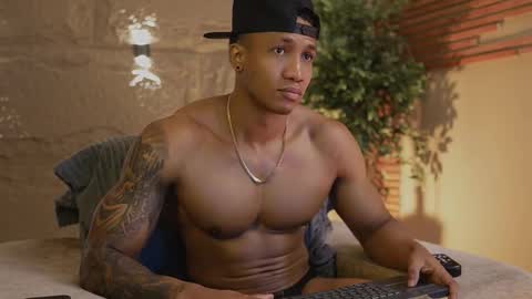 Snapshot of logan_varela chatting on November 2025 06:18:02 PM logan_varela online show from November 2025 06:18:02 PM