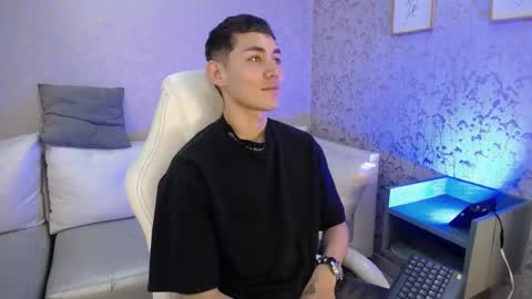 Loganfoster  online show from December 2025 10:03:01 PM