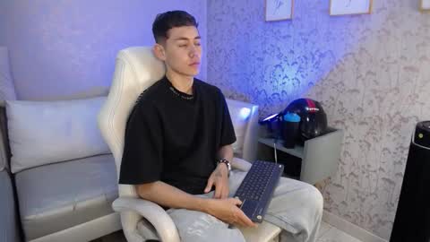 Loganfoster  online show from December 2025 08:35:01 PM