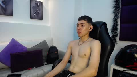 Loganfoster  online show from December 2025 08:16:02 PM