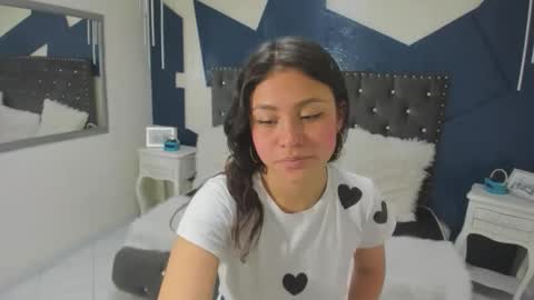 Lola  online show from November 2025 08:29:01 PM