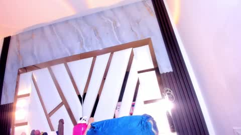 Lola online show from September 2025 11:32:02 AM