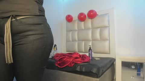 Snapshot of lola_js chatting on June 2026 12:07:02 PM lola_js online show from June 2026 12:07:02 PM