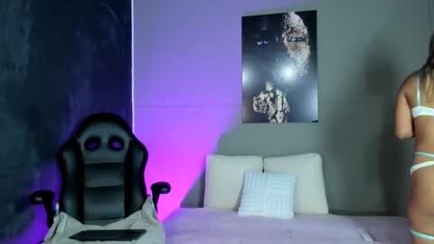 lola red online show from March 2026 08:05:01 PM