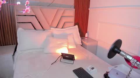 Lola Angel online show from January 2025 08:39:01 PM