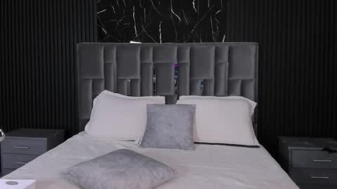 Lola Angel online show from November 2025 07:57:01 PM