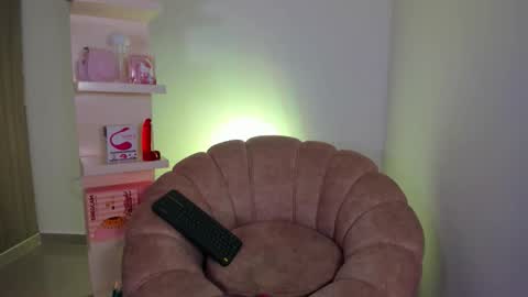 LolaCoper online show from November 2025 02:12:01 AM