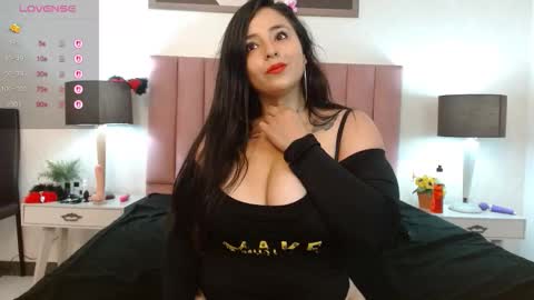 lolagolden1 online show from October 2025 11:11:01 AM