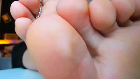 lolalemona online show from December 2024 02:01:02 PM