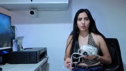 lolalola_12 online show from October 2025 12:00:01 AM