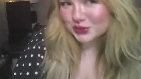 Snapshot of lolapeach222 chatting on November 2025 07:25:01 PM Lola Peach xo online show from November 2025 07:25:01 PM