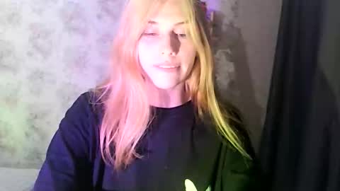 LollaLaKiss online show from September 2025 02:20:01 PM