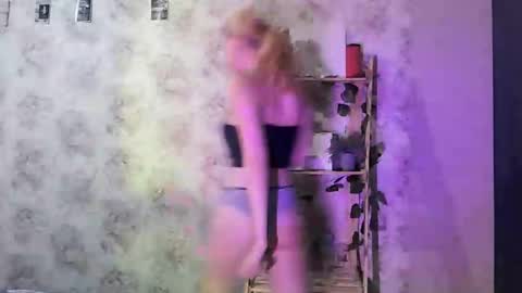 LollaLaKiss online show from September 2025 10:08:02 AM