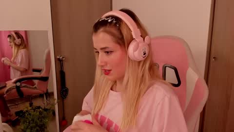 Lolly  online show from February 2025 03:42:01 AM