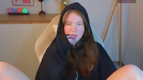 Snapshot of lolly_pump chatting on September 2025 02:43:01 PM Mona online show from September 2025 02:43:01 PM