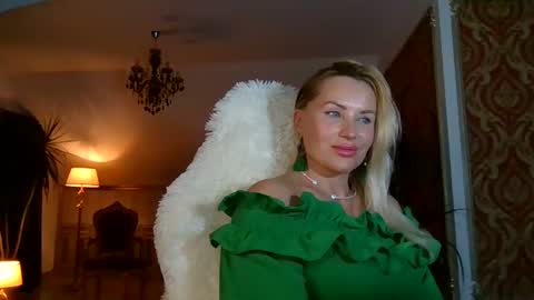 Snapshot of lollyta2023 chatting on December 2024 02:46:02 PM Roxy online show from December 2024 02:46:02 PM