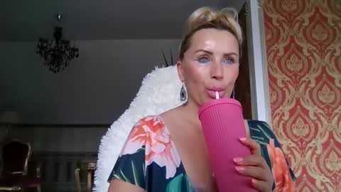 Snapshot of lollyta2023 chatting on March 2025 12:39:02 PM Roxy online show from March 2025 12:39:02 PM