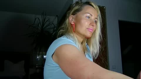 Roxy online show from December 2025 02:33:01 PM